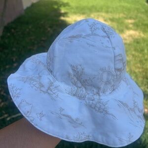 GAP White Sun Hat with Tan Nature Print